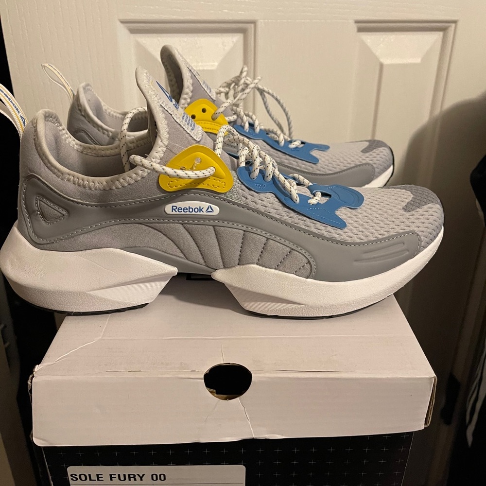 Reebok tennis shoes sole fury men size 9